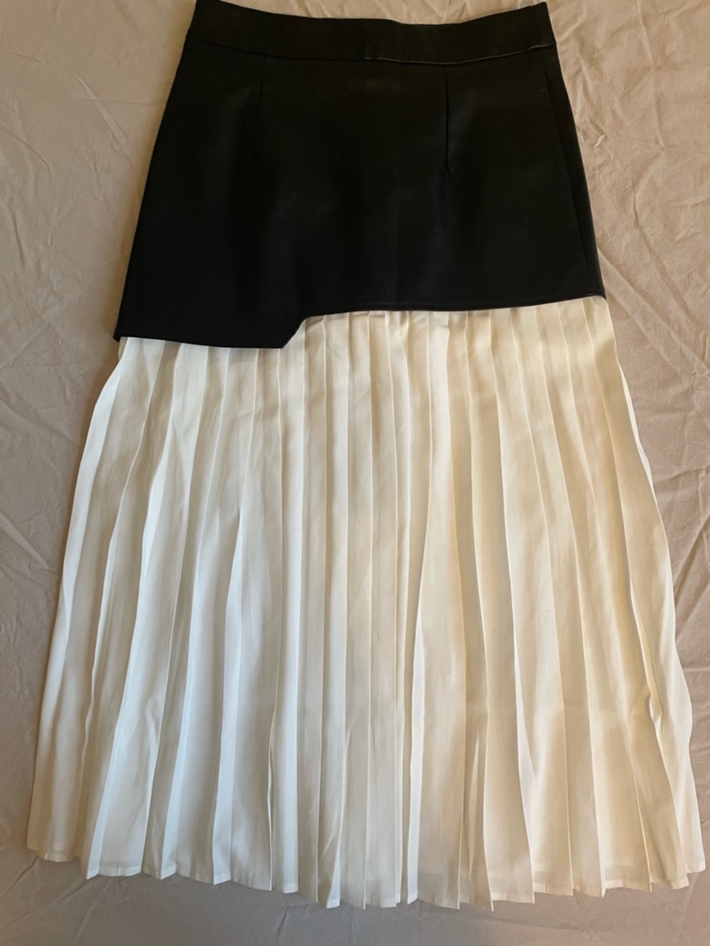 Commences Contrast Pleated  Faux Leather Midi Skirt, Size M - NEW